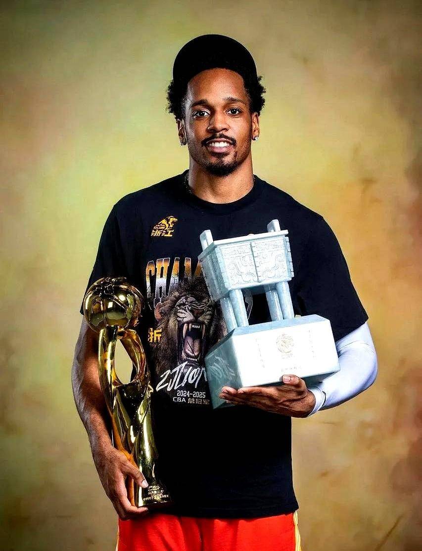 18.4分！广厦签下意甲锋卫摇摆人，巴里布朗续约僵局待解