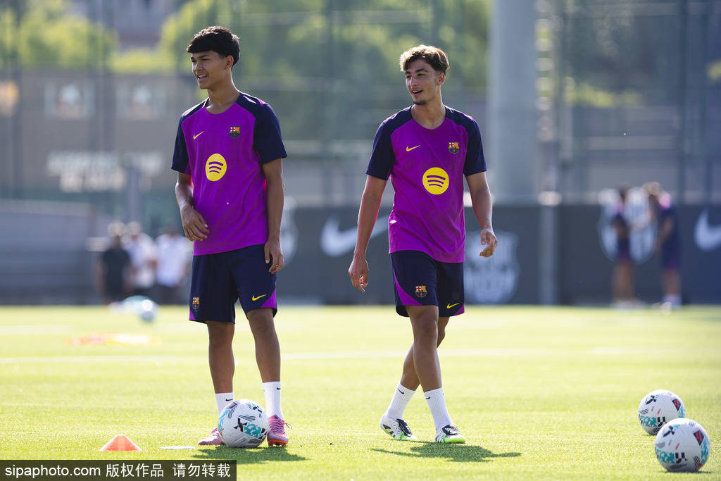 西甲主席特巴斯重磅发声！巴萨困局、迈阿密风波，新赛季看点全解读